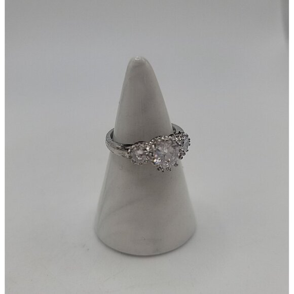 Avon Ring Dream CZ Triple Stone Statement Ring Size 6 2009 New In Box -‎ NOS - Picture 4 of 6